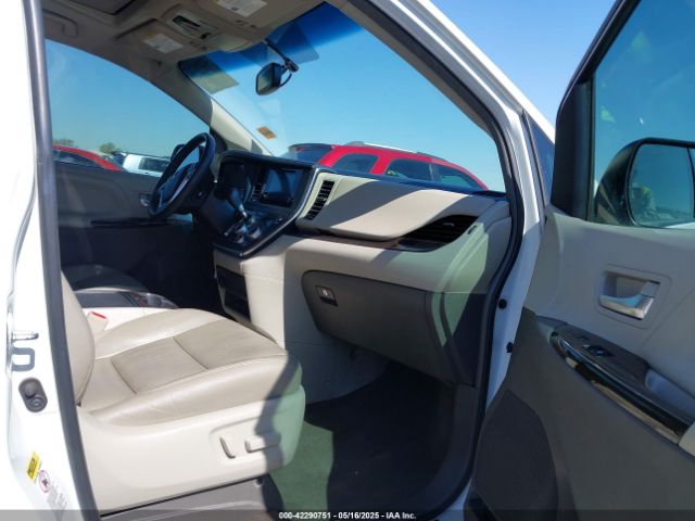 5TDYZ3DC1HS889513 Toyota Sienna Xle Premium 8 Passenger