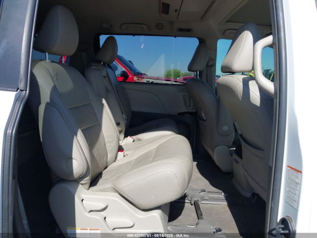5TDYZ3DC1HS889513 Toyota Sienna Xle Premium 8 Passenger