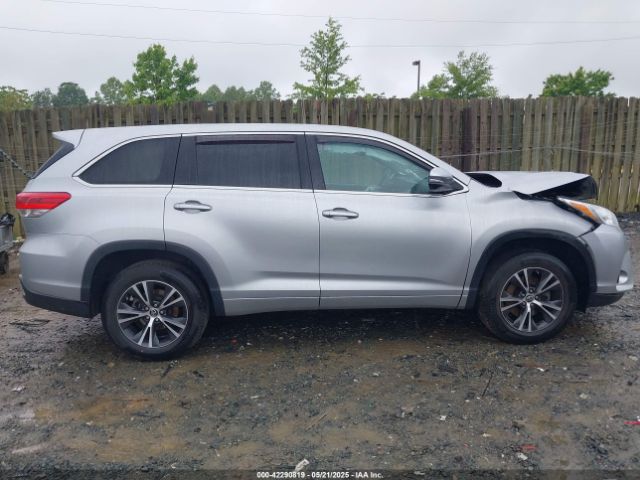 5TDZARFH2JS037796 Toyota Highlander Le