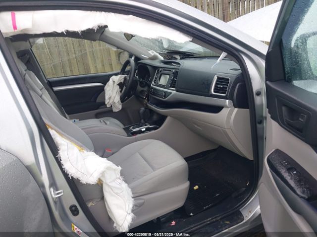 5TDZARFH2JS037796 Toyota Highlander Le