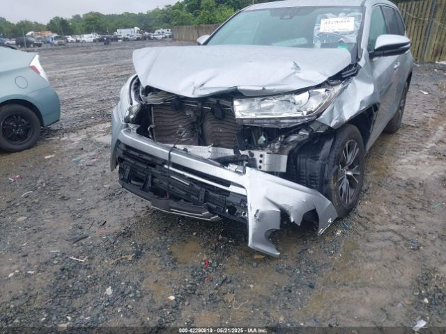 5TDZARFH2JS037796 Toyota Highlander Le
