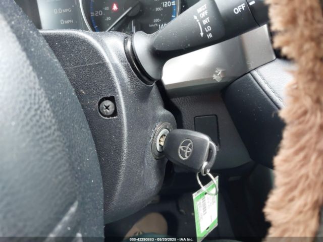 JTMBFREVXJJ193902 Toyota RAV4 LE
