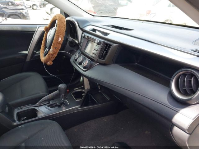 JTMBFREVXJJ193902 Toyota RAV4 LE