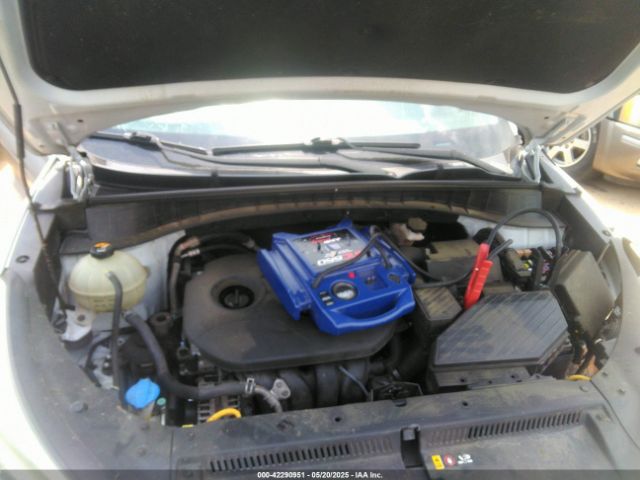 KM8J33A44GU137780 Hyundai TUCSON SE