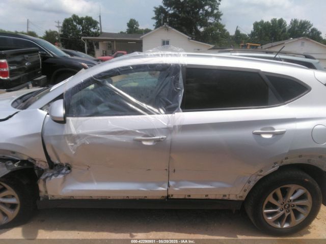 KM8J33A44GU137780 Hyundai TUCSON SE