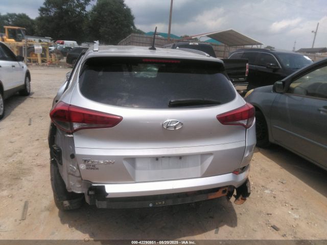 KM8J33A44GU137780 Hyundai TUCSON SE