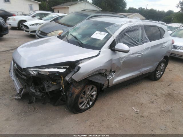KM8J33A44GU137780 Hyundai TUCSON SE