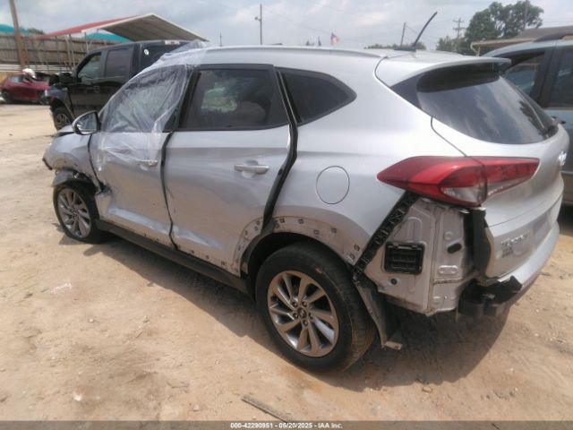 KM8J33A44GU137780 Hyundai TUCSON SE