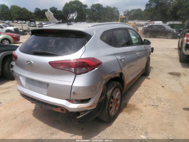 KM8J33A44GU137780 Hyundai TUCSON SE