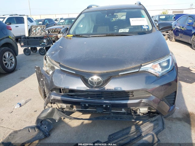 JTMZFREV9JJ203303 Toyota RAV4 LE