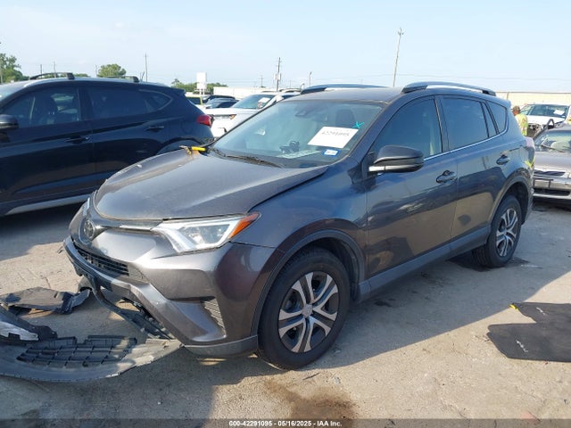 JTMZFREV9JJ203303 Toyota RAV4 LE
