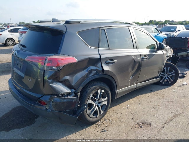 JTMZFREV9JJ203303 Toyota RAV4 LE