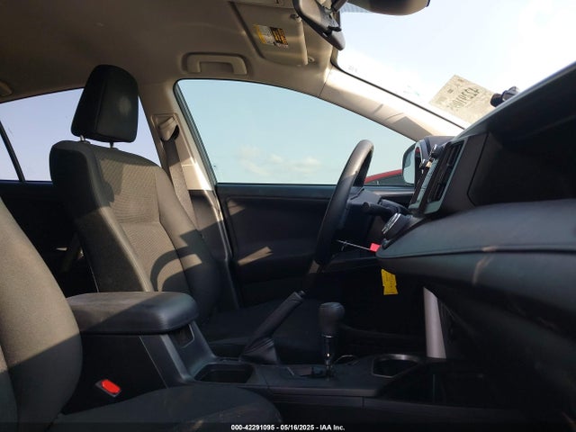 JTMZFREV9JJ203303 Toyota RAV4 LE