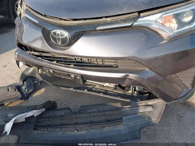 JTMZFREV9JJ203303 Toyota RAV4 LE