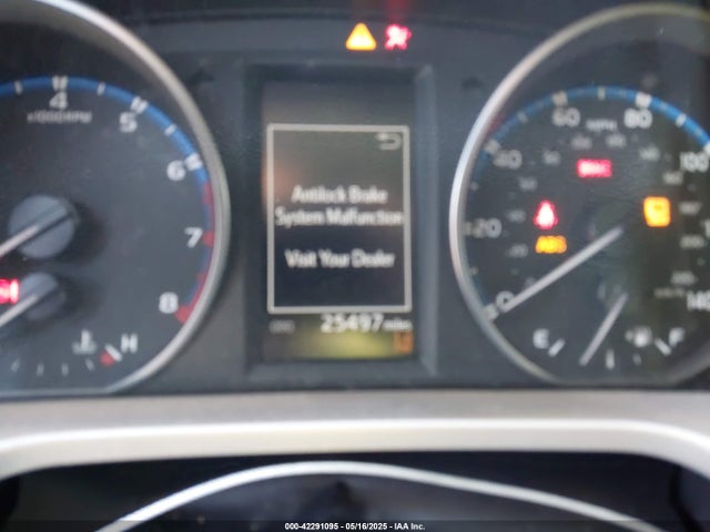 JTMZFREV9JJ203303 Toyota RAV4 LE