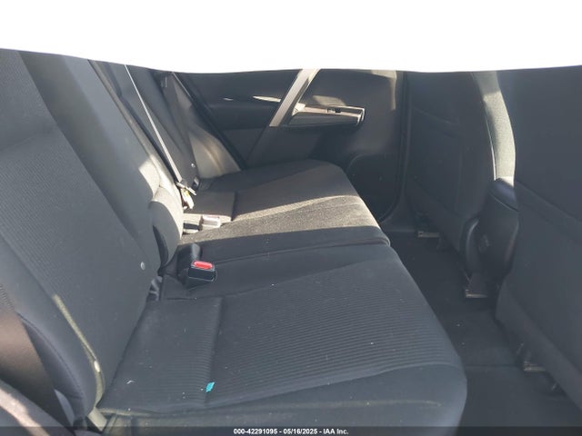 JTMZFREV9JJ203303 Toyota RAV4 LE