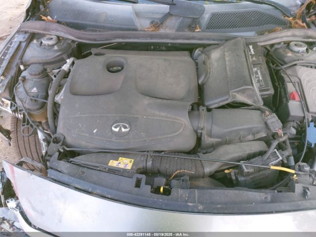 SJKCH5CR7JA053848 Infiniti Qx30 Premium