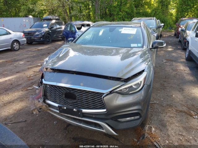 SJKCH5CR7JA053848 Infiniti Qx30 Premium