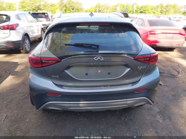 SJKCH5CR7JA053848 Infiniti Qx30 Premium