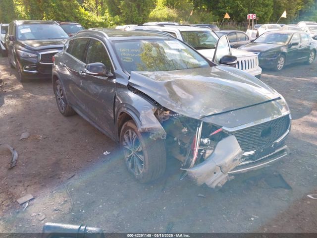 SJKCH5CR7JA053848 Infiniti Qx30 Premium