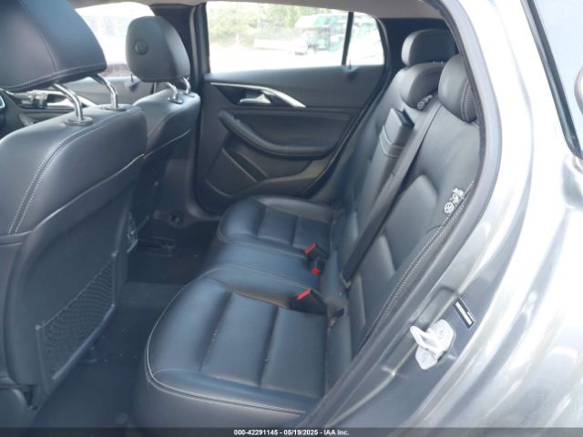 SJKCH5CR7JA053848 Infiniti Qx30 Premium