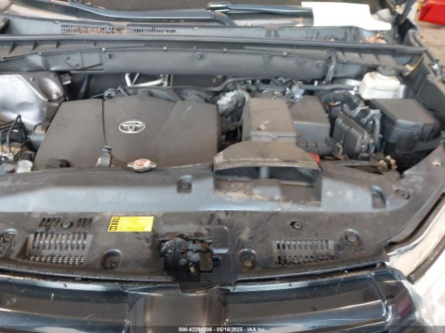 5TDKZRFH3JS270922 Toyota Highlander Xle