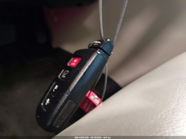 5TDKZRFH3JS270922 Toyota Highlander Xle
