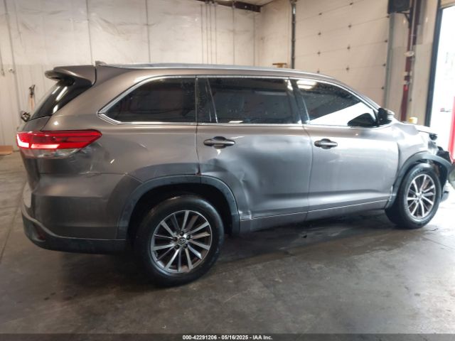 5TDKZRFH3JS270922 Toyota Highlander Xle