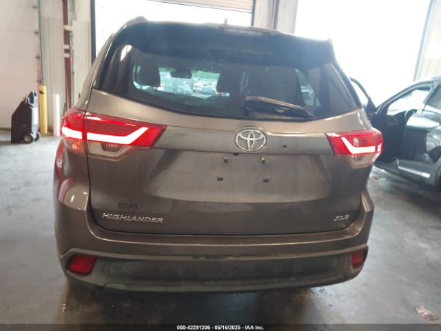 5TDKZRFH3JS270922 Toyota Highlander Xle