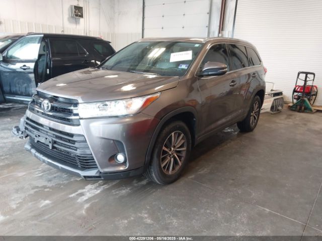 5TDKZRFH3JS270922 Toyota Highlander Xle