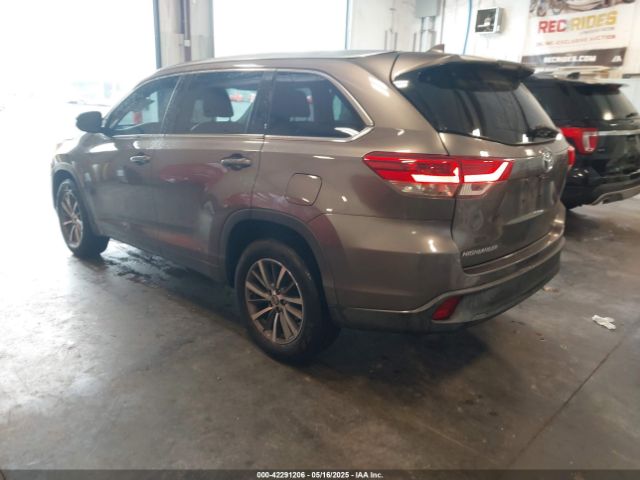 5TDKZRFH3JS270922 Toyota Highlander Xle