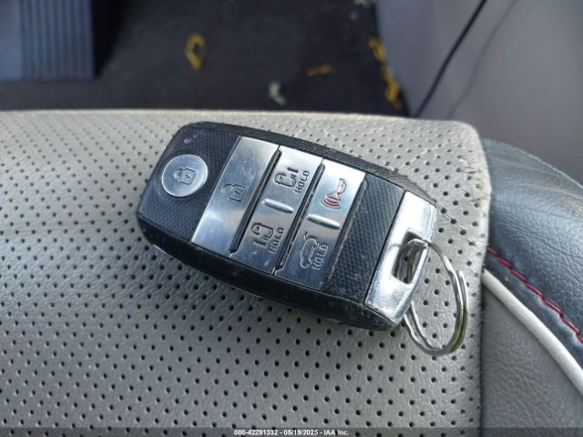 KNDMB5C14H6283833 KIA SEDONA LX