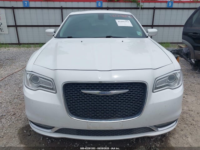 2C3CCAAG2GH343828 Chrysler 300 Anniversary Edition