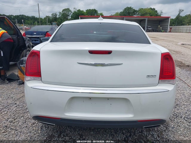 2C3CCAAG2GH343828 Chrysler 300 Anniversary Edition