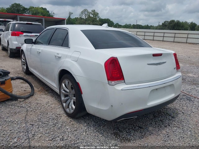 2C3CCAAG2GH343828 Chrysler 300 Anniversary Edition