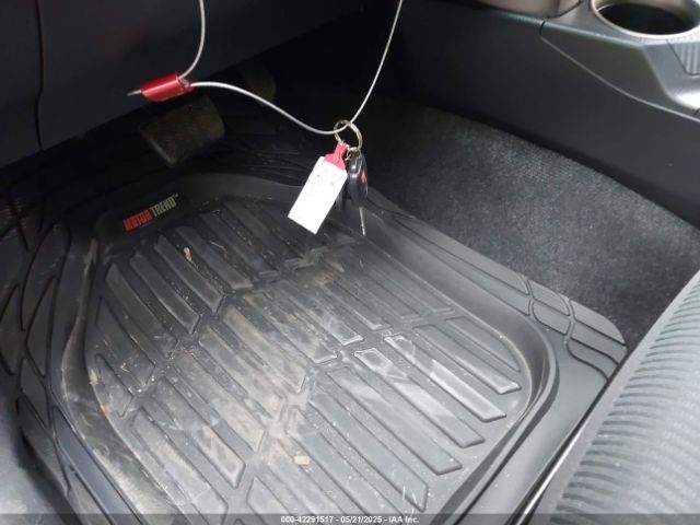 JTMBFREV6FD161227 Toyota RAV4 LE