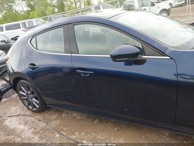JM1BPBKL1M1308883 Mazda Mazda3 Hatchback Select