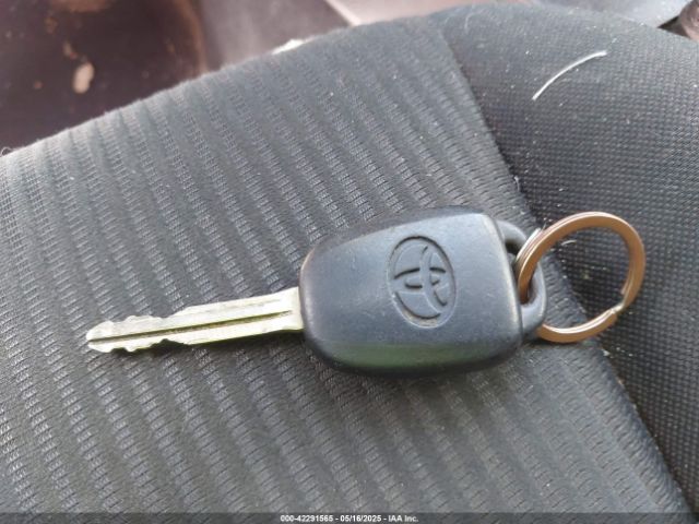 JTMBFREV2FJ042107 Toyota RAV4 LE