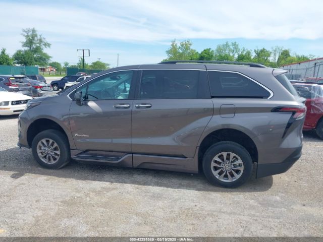 5TDJRKEC0RS180714 Toyota SIENNA XLE