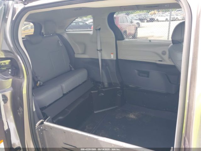 5TDJRKEC0RS180714 Toyota SIENNA XLE