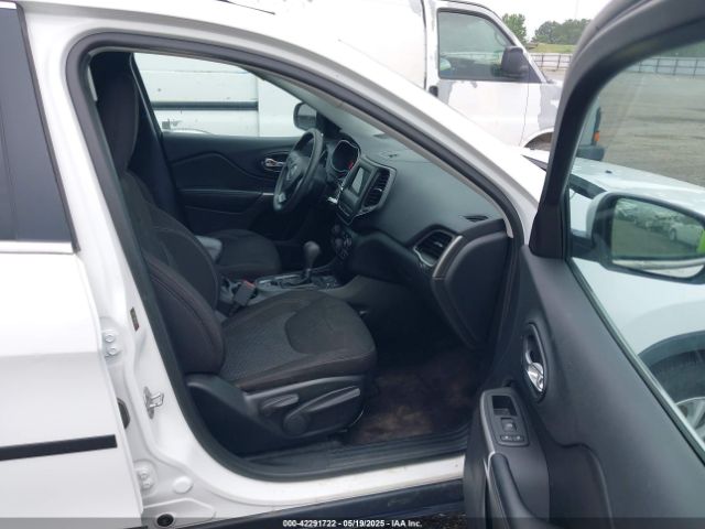 1C4PJLCB8KD145129 Jeep Cherokee Latitude Fwd