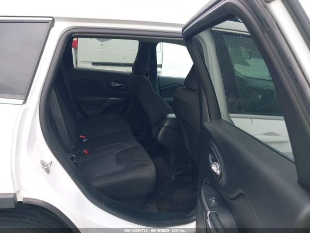 1C4PJLCB8KD145129 Jeep Cherokee Latitude Fwd