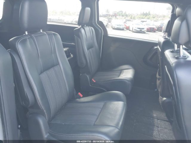 2C4RC1HG0ER174556 Chrysler Town & Country S