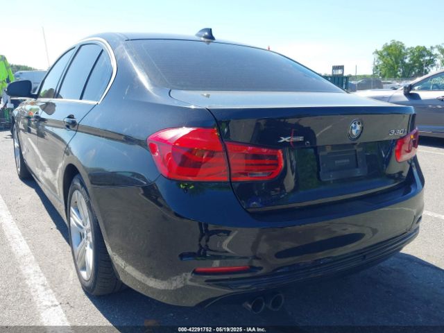2018 BMW 330I WBA8D9G5XJNU67750 Photo 2