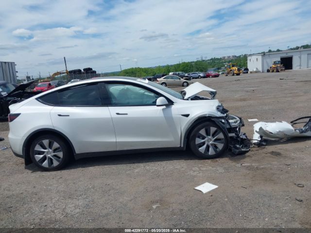 7SAYGDEE7NF363238 Tesla 2022