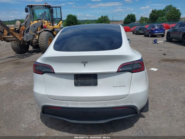 7SAYGDEE7NF363238 Tesla 2022