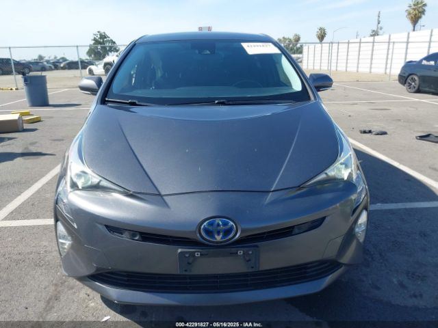 JTDKARFU8J3066722 Toyota Prius Three Touring