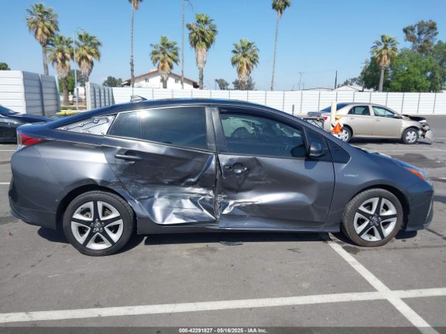 JTDKARFU8J3066722 Toyota Prius Three Touring
