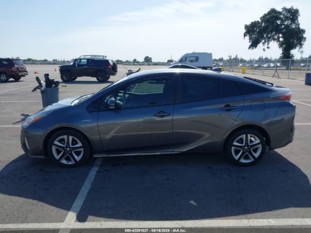 JTDKARFU8J3066722 Toyota Prius Three Touring