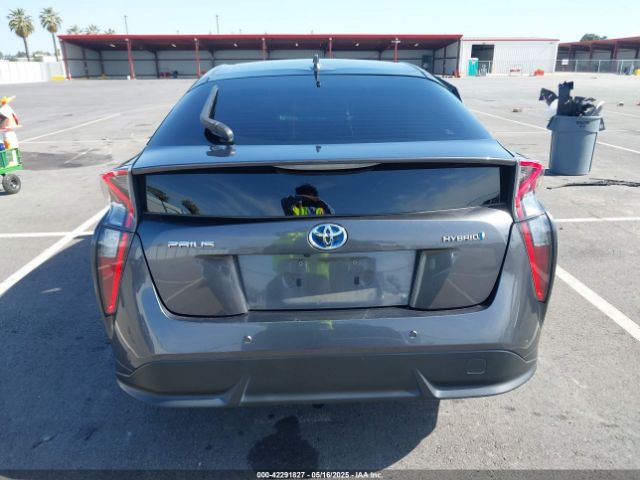 JTDKARFU8J3066722 Toyota Prius Three Touring
